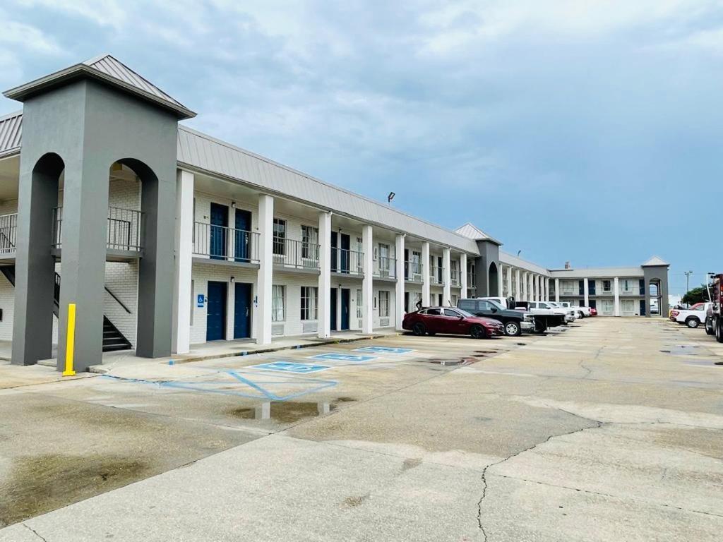 Super 8 By Wyndham New Iberia Motel Exterior foto