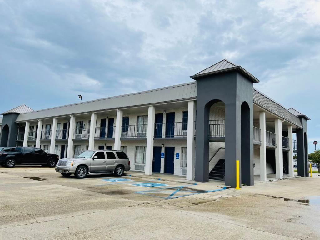 Super 8 By Wyndham New Iberia Motel Exterior foto