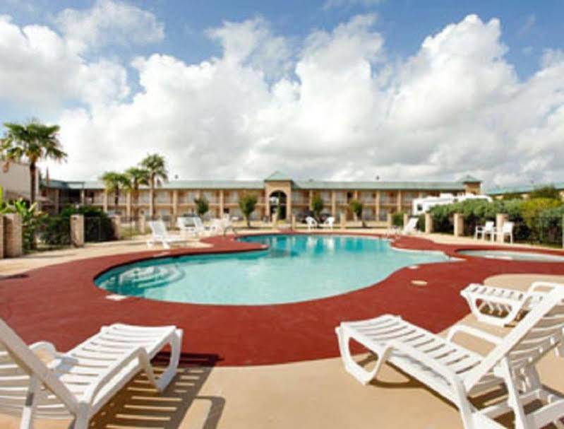 Super 8 By Wyndham New Iberia Motel Exterior foto
